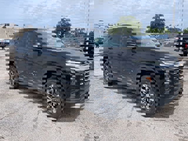 Used 2026 Chevrolet Equinox LT image 1