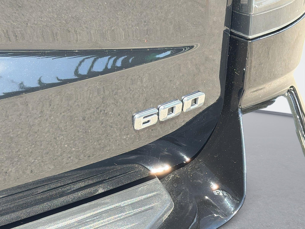 Used 2025 Cadillac Escalade ESV Sport AWD/4WD image 29