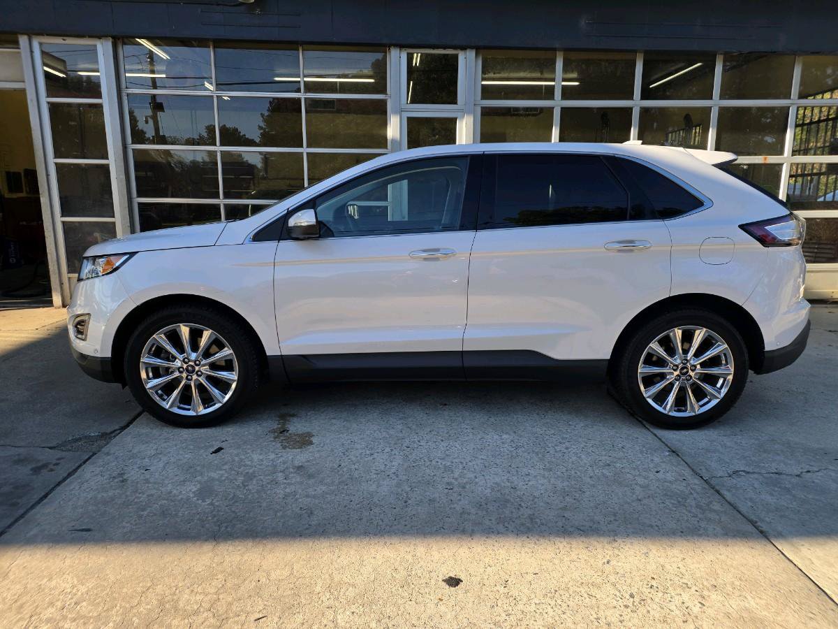 Used 2017 Ford Edge Titanium w/ Equipment Group 302A AWD/4WD image 3