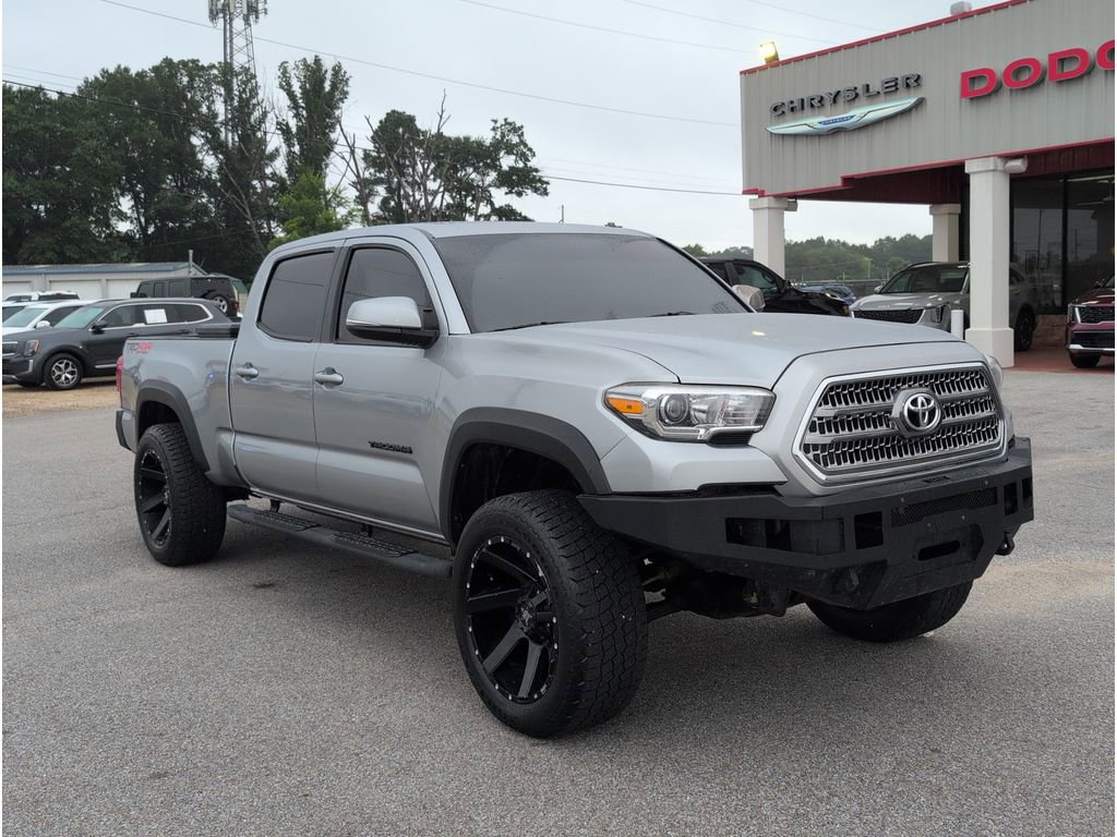 Used 2017 Toyota Tacoma TRD Off-Road image 7