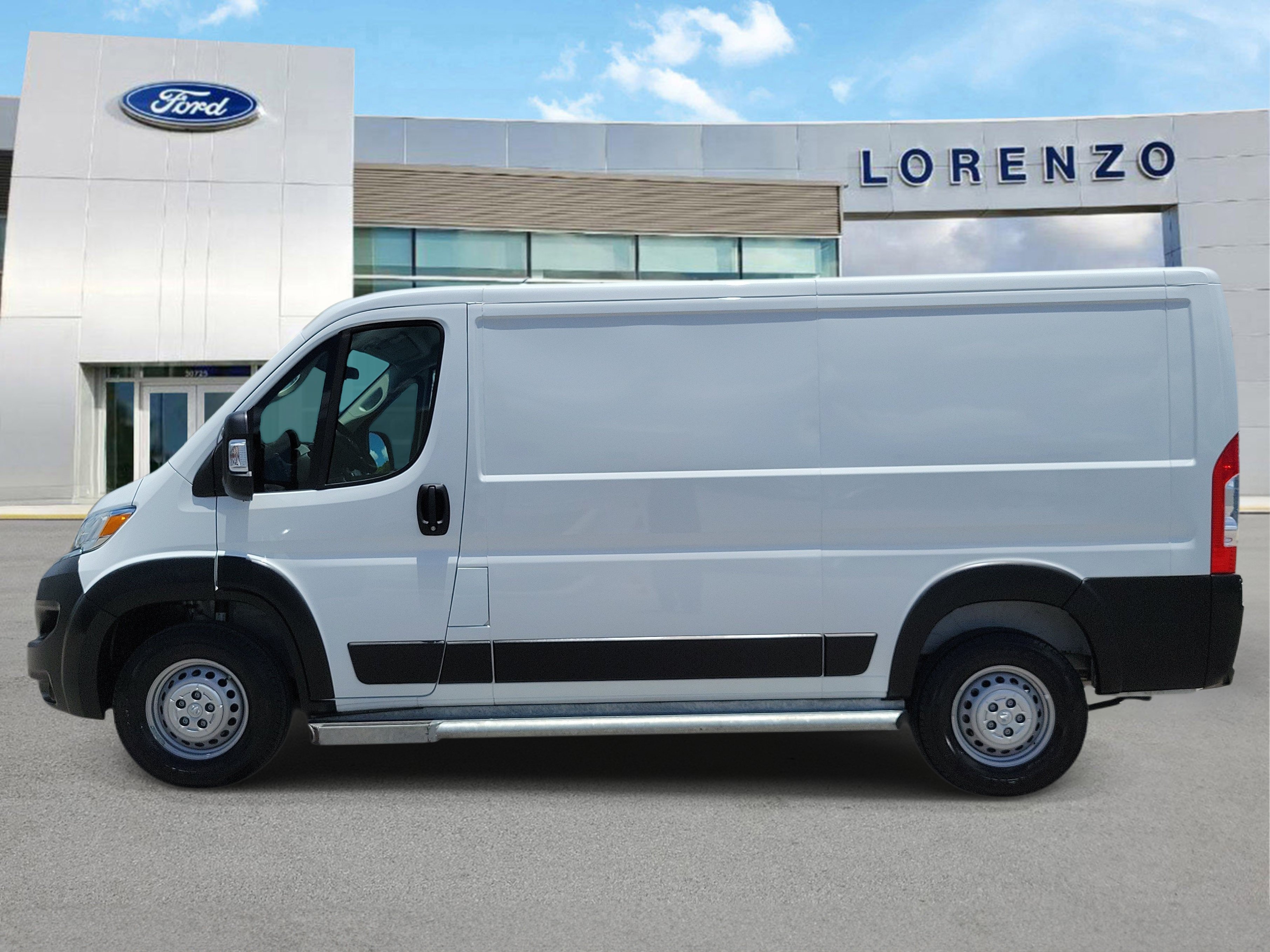 Used 2025 RAM ProMaster 2500 w/ U-Haul Equipment Group FWD image 8