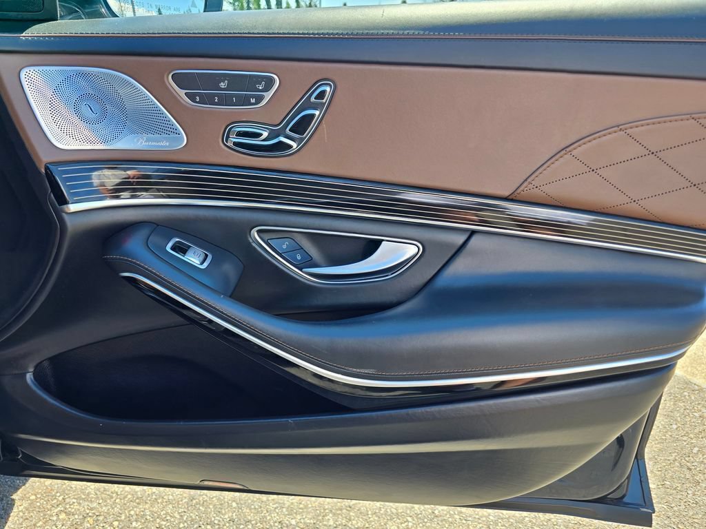 Used 2018 Mercedes-Benz S 560 Sedan w/ Premium Package image 19