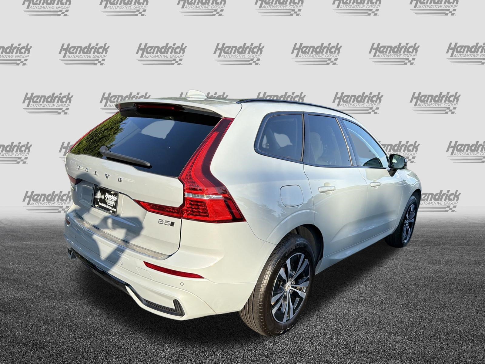Certified 2024 Volvo XC60 B5 Core w/ Protection Package Premier AWD/4WD image 10