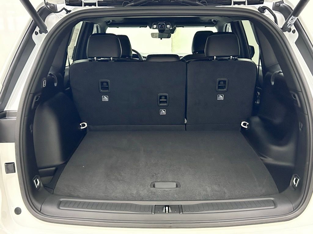 New 2025 Jeep Grand Cherokee Altitude image 9