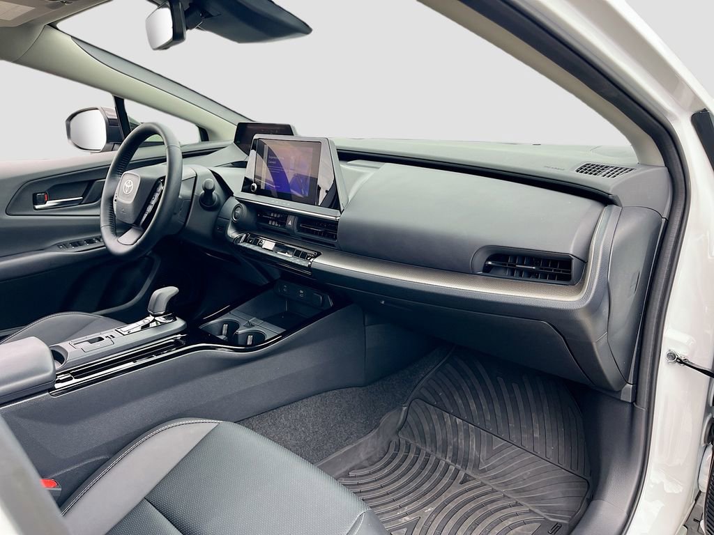 Used 2025 Toyota Prius XLE FWD image 27