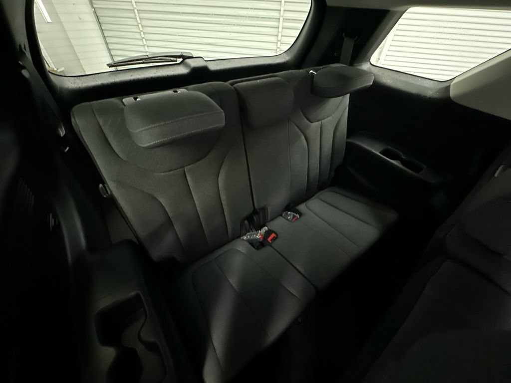 Used 2025 Hyundai Palisade SE FWD image 17