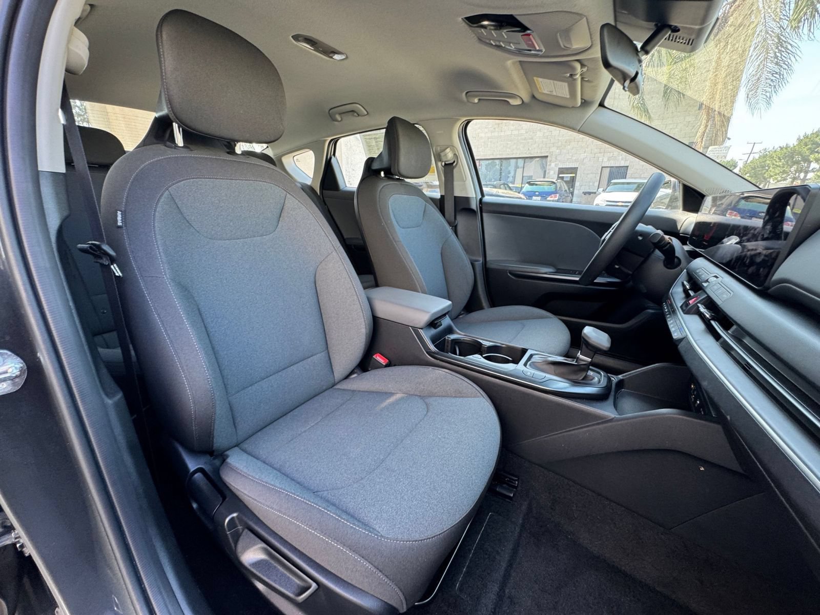 Used 2025 Kia K4 FWD image 35