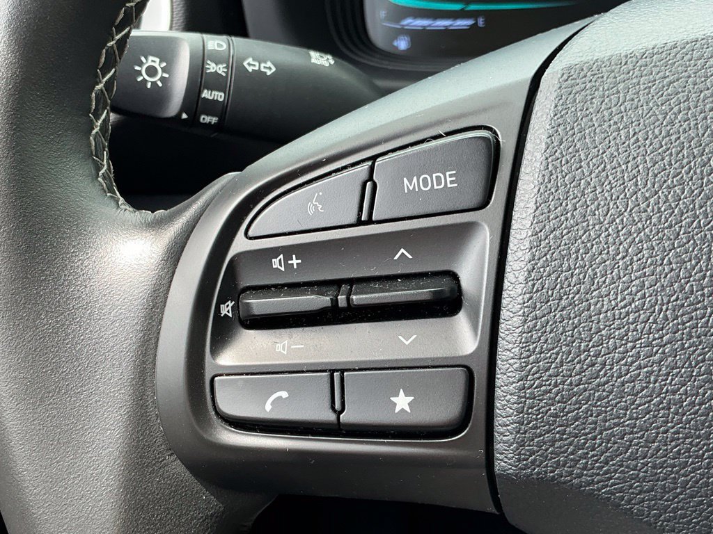 Used 2025 Hyundai Venue SEL FWD image 33