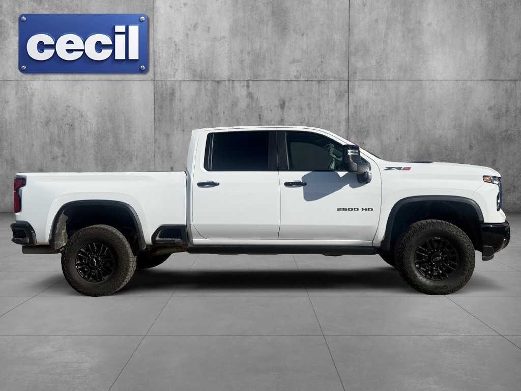 Used 2025 Chevrolet Silverado 2500 ZR2 w/ Technology Package AWD/4WD image 4