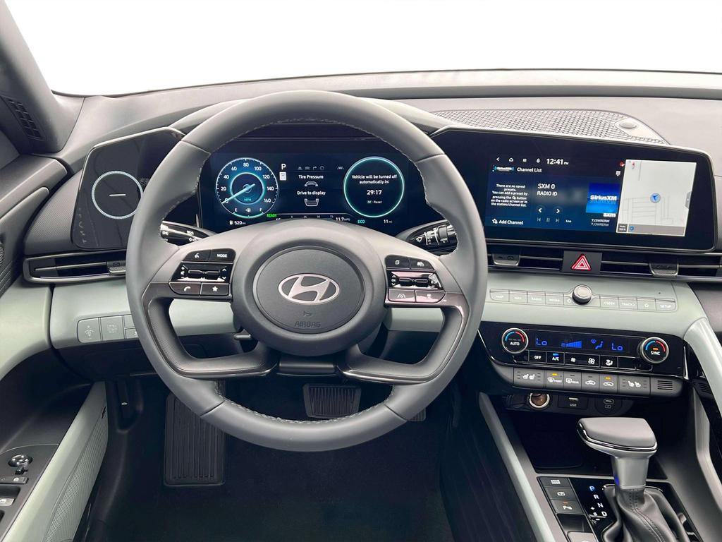 New 2025 Hyundai Elantra Limited FWD image 18