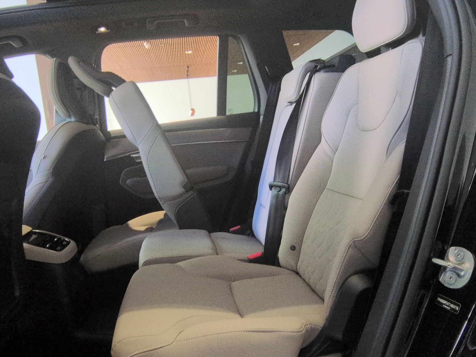 New 2026 Volvo XC90 T8 Plus w/ Protection Package Premier AWD/4WD image 32