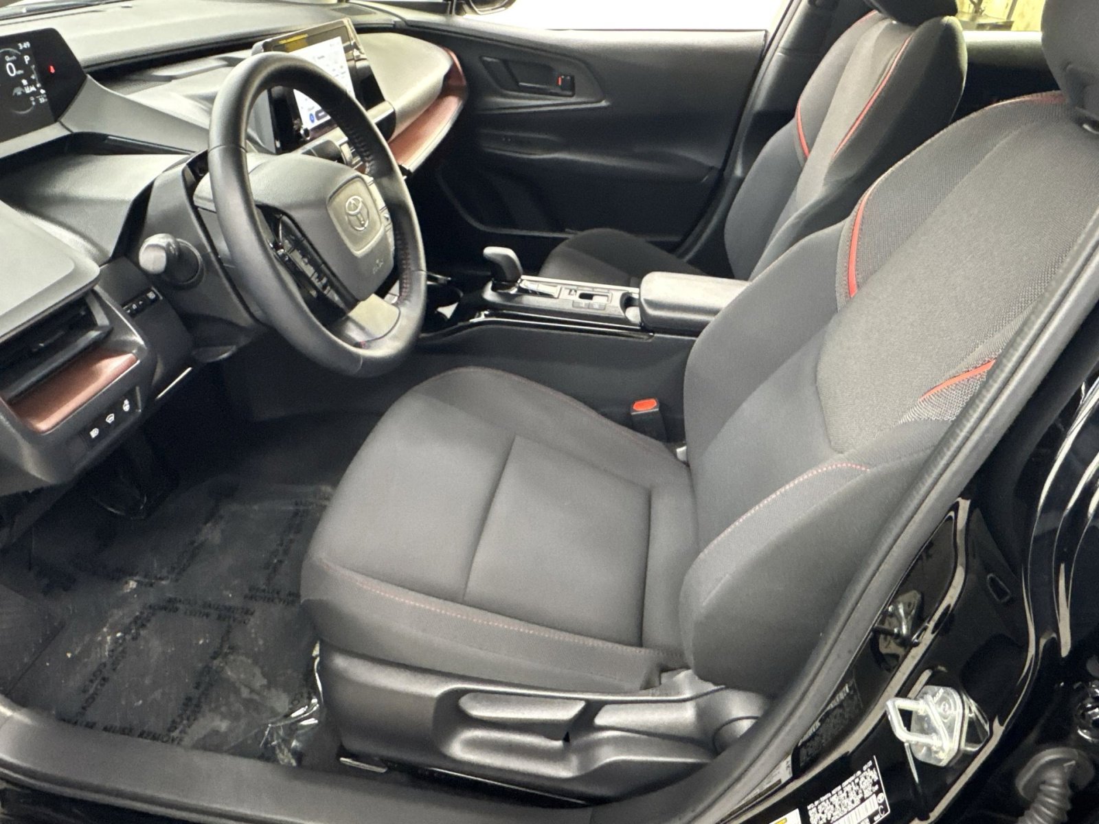 Used 2023 Toyota Prius Prime SE image 2
