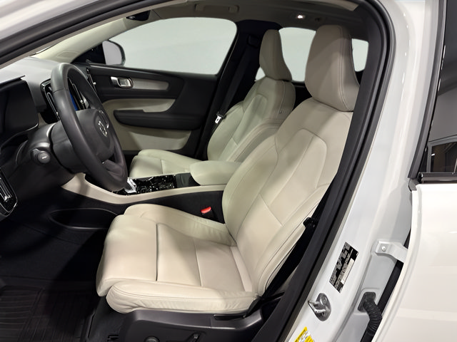 Used 2023 Volvo XC40 B5 Plus w/ Protection Package Premier AWD/4WD image 11