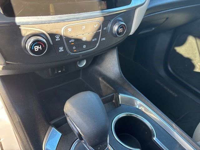 Used 2022 Chevrolet Traverse LS image 24