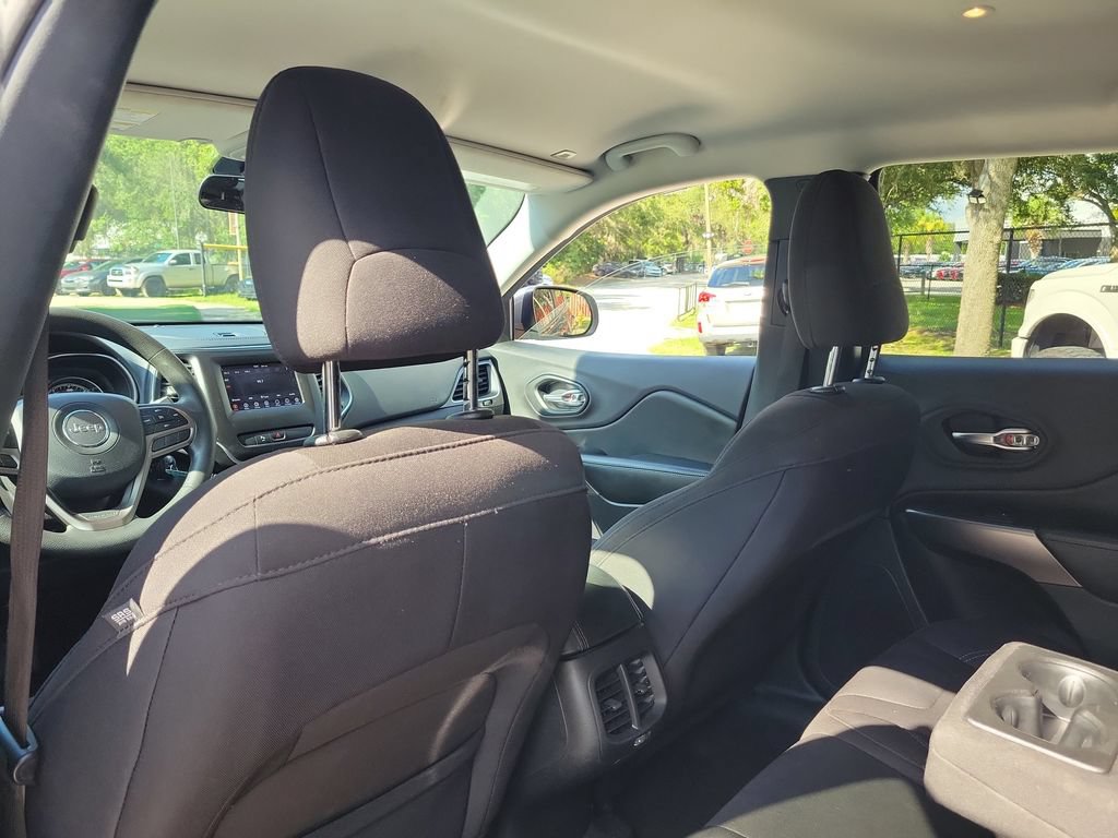 Used 2019 Jeep Cherokee Latitude w/ Popular Appearance Group FWD image 9