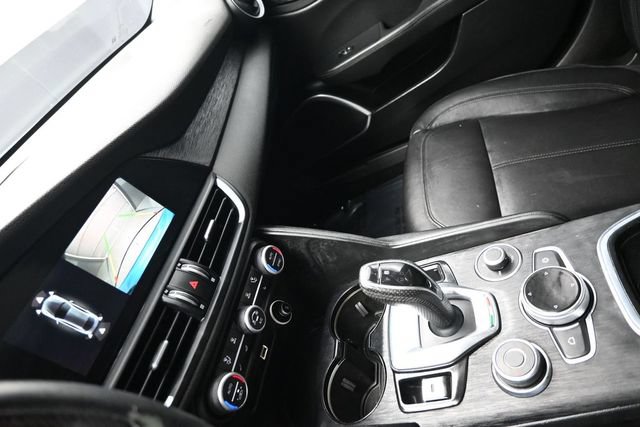 Used 2020 Alfa Romeo Giulia w/ Cold Weather Package RWD image 16