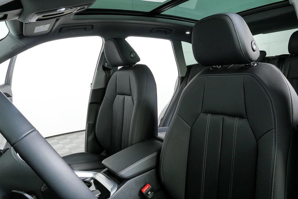 Certified 2025 Audi Q5 Premium w/ Convenience Package image 5