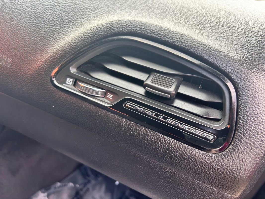 Used 2016 Dodge Challenger R/T image 40