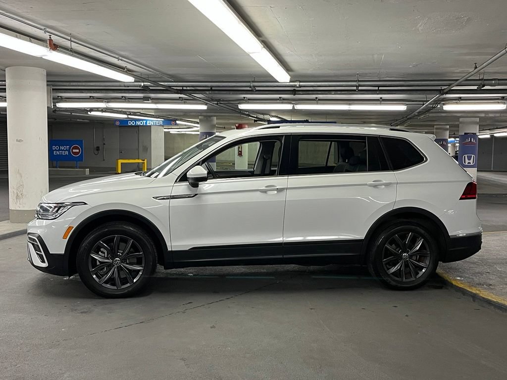 Used 2023 Volkswagen Tiguan SE w/ Panoramic Sunroof Package FWD image 34