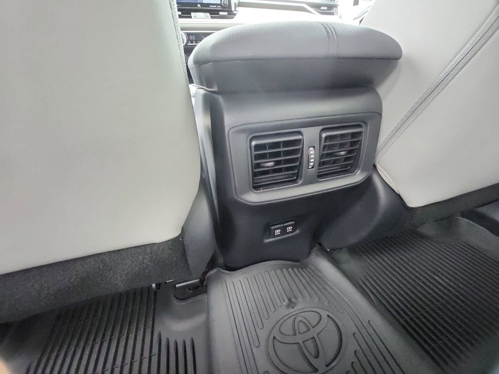 Used 2021 Toyota RAV4 Limited image 26