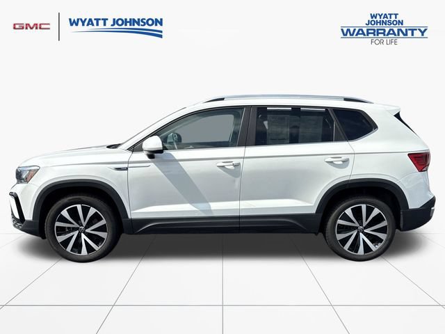 Used 2024 Volkswagen Taos SE FWD image 2