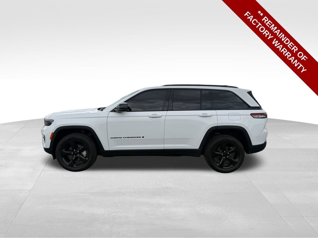 Used 2023 Jeep Grand Cherokee Limited w/ Black Appearance Package AWD/4WD image 2