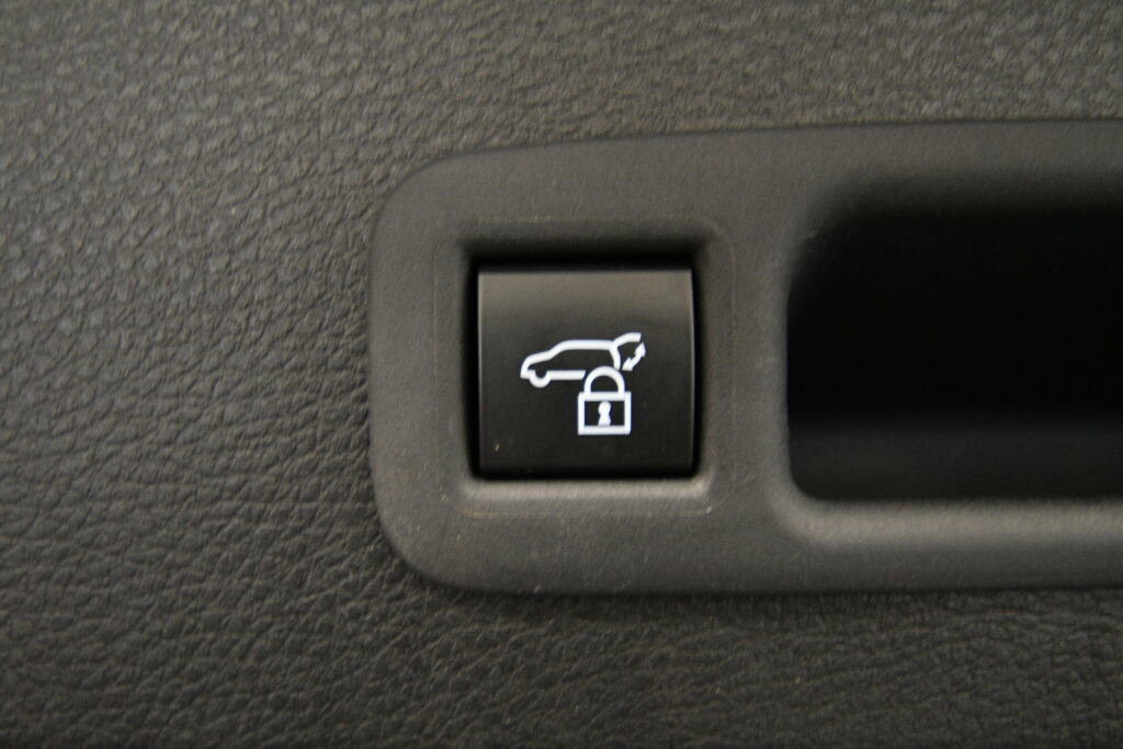 Used 2025 Toyota Sienna Platinum AWD/4WD image 26