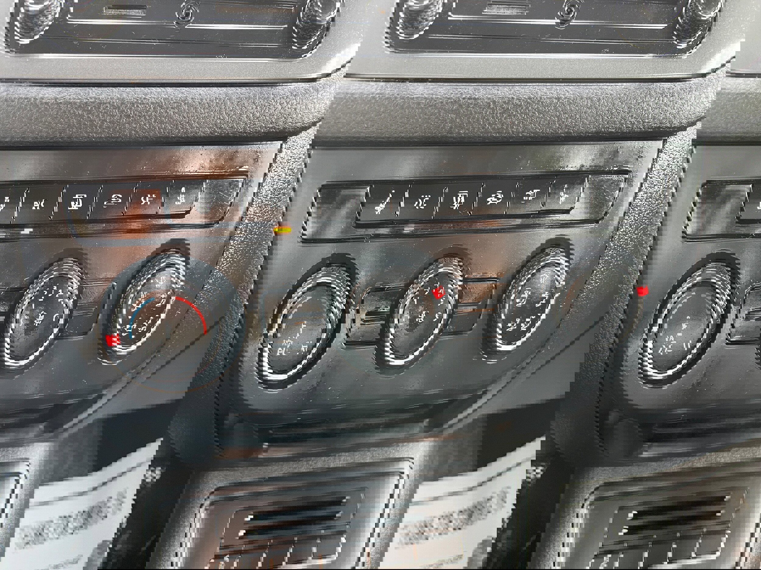 Used 2016 Volkswagen Tiguan S image 22