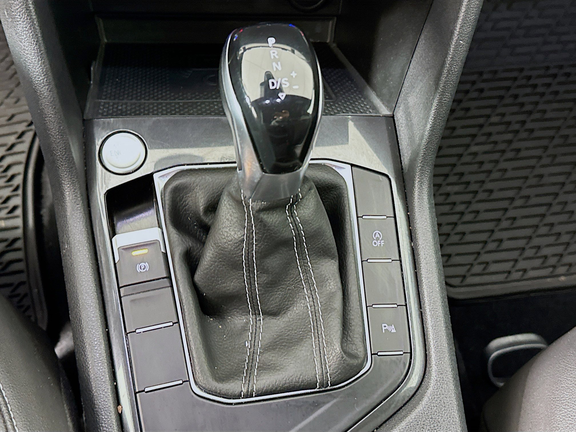 Used 2022 Volkswagen Tiguan SE R-Line image 25