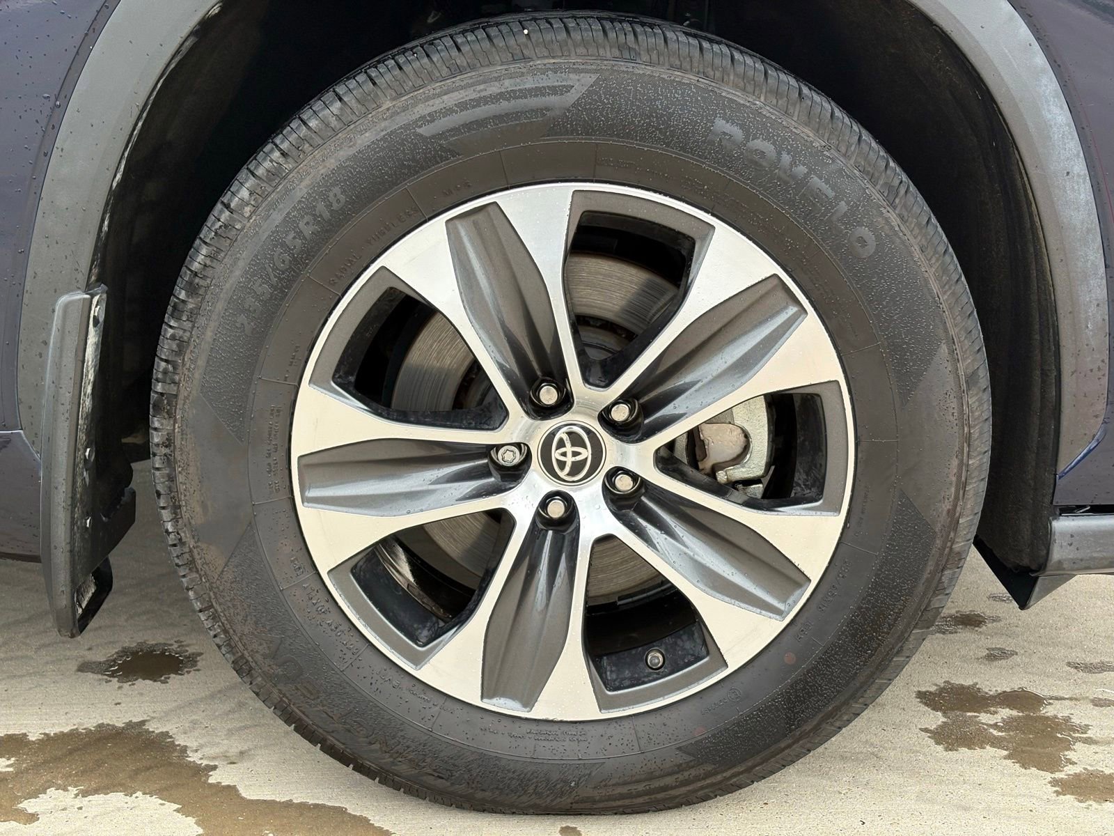 Used 2021 Toyota Highlander XLE FWD image 8