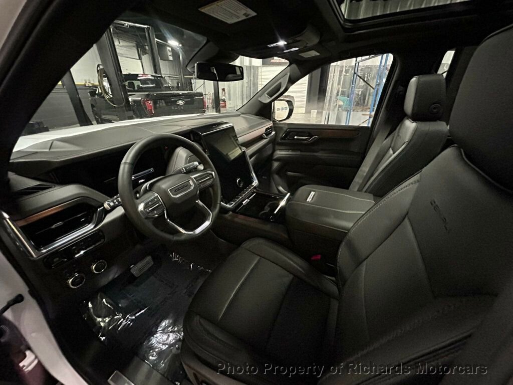 Used 2025 GMC Yukon Denali w/ Sun & Power Step Package AWD/4WD image 17