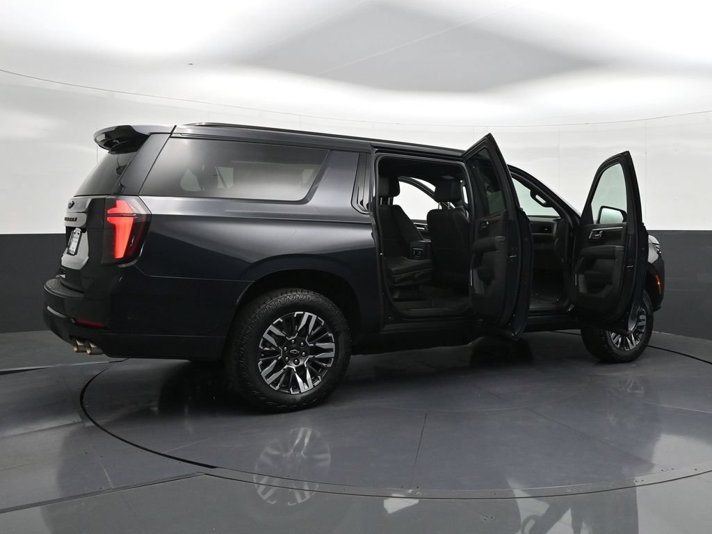 Used 2025 Chevrolet Suburban Z71 AWD/4WD image 38