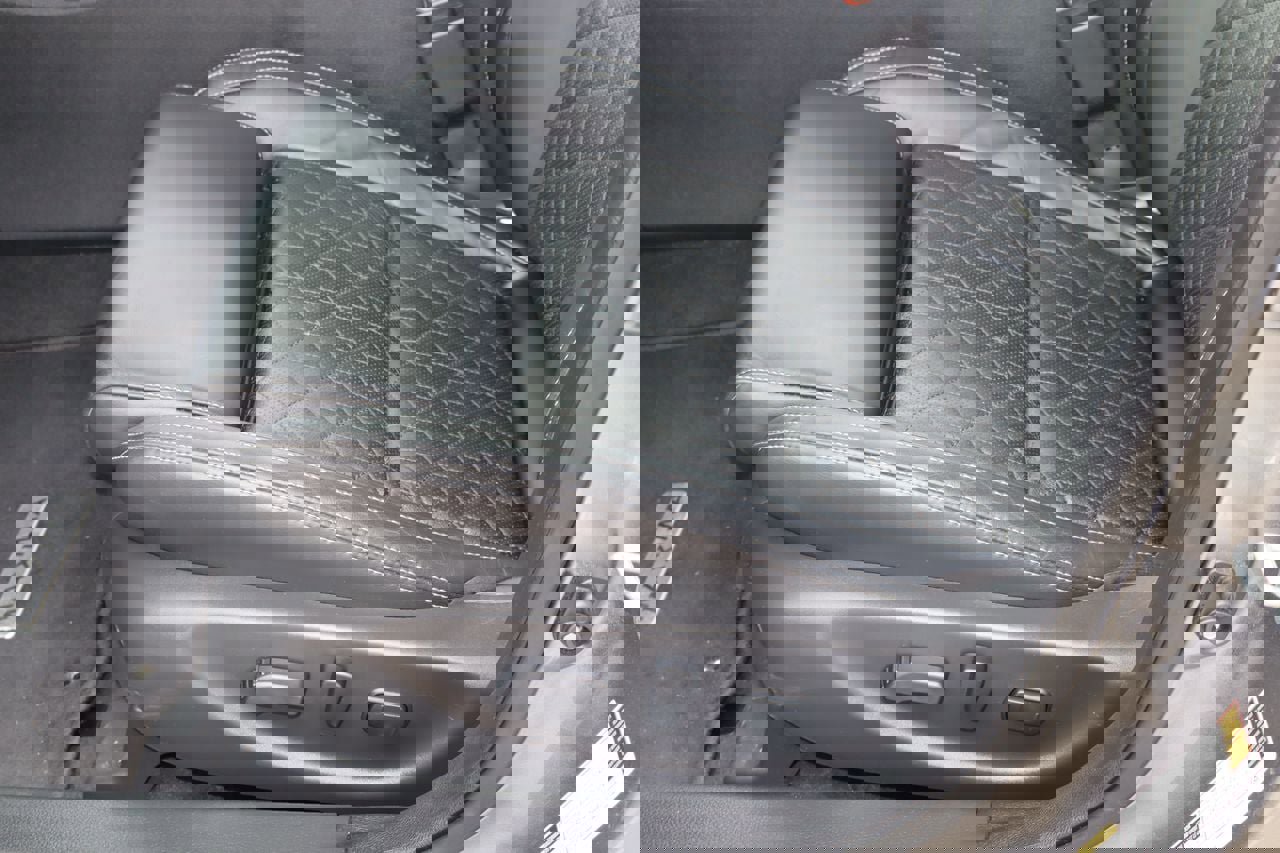 Used 2022 Nissan Maxima Platinum w/ Sport Mat Group FWD image 15