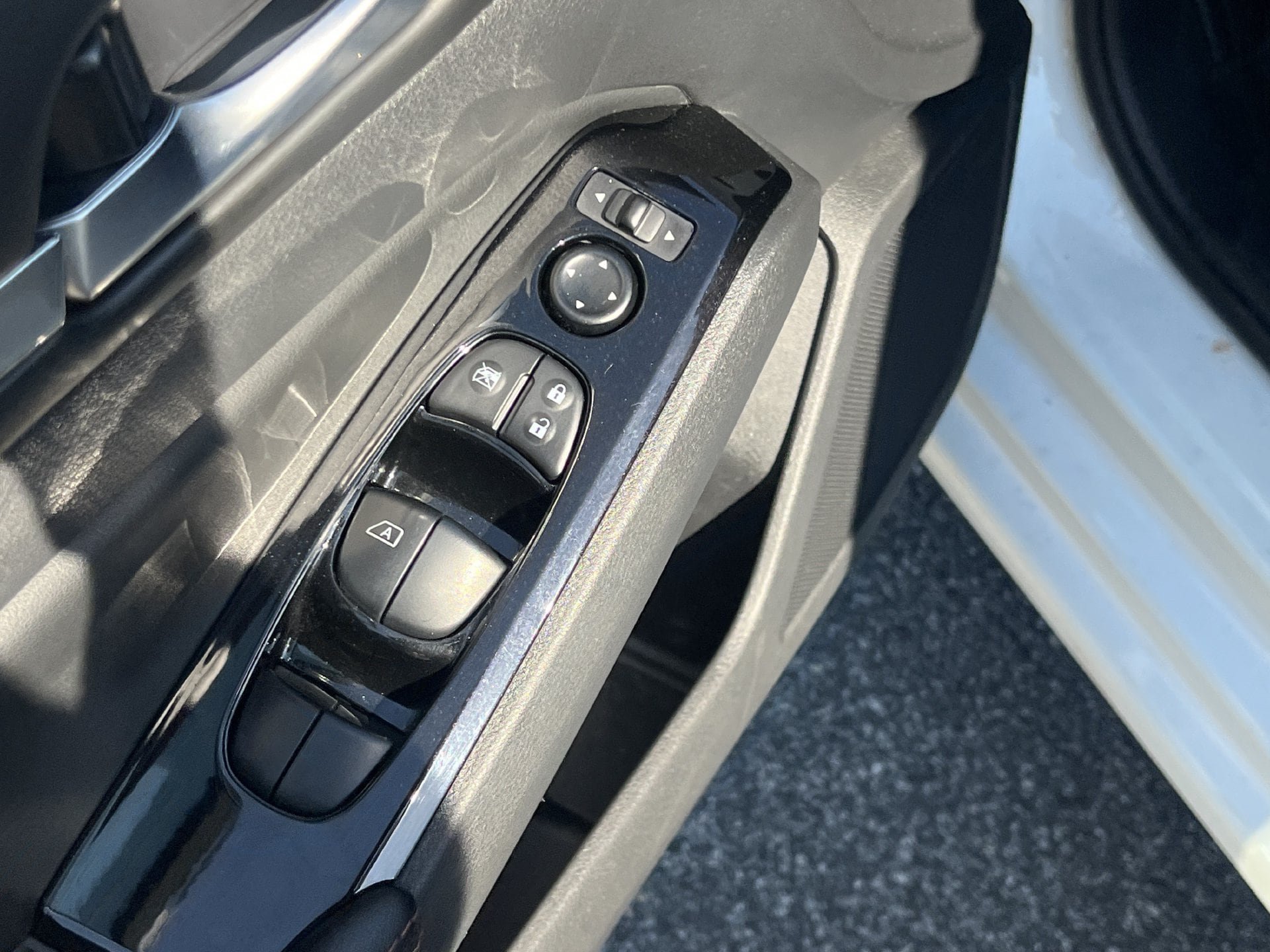 Used 2024 Nissan Altima 2.5 SR FWD image 15