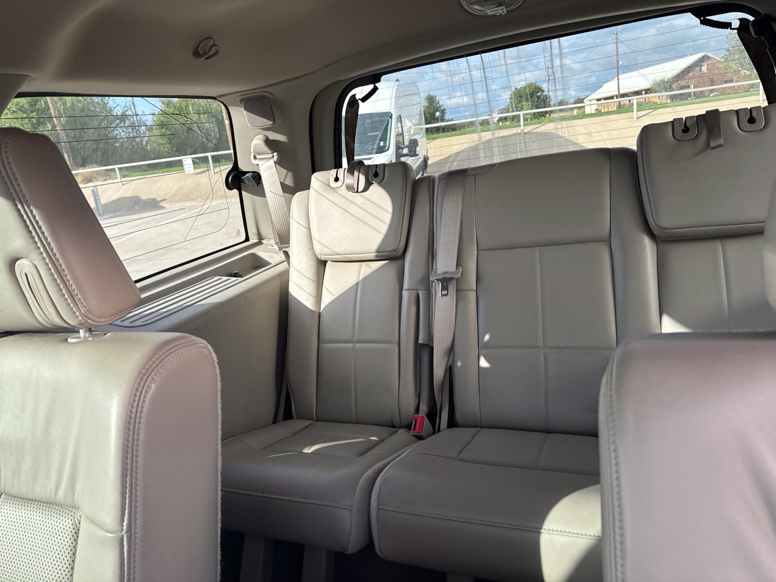 Used 2010 Lincoln Navigator 2WD image 11