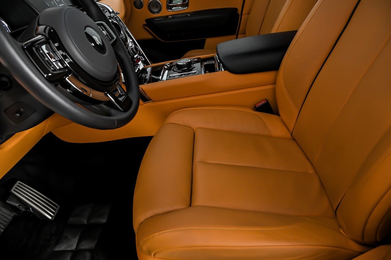 Used 2022 Rolls-Royce Cullinan w/ Dark Exterior Package AWD/4WD image 21