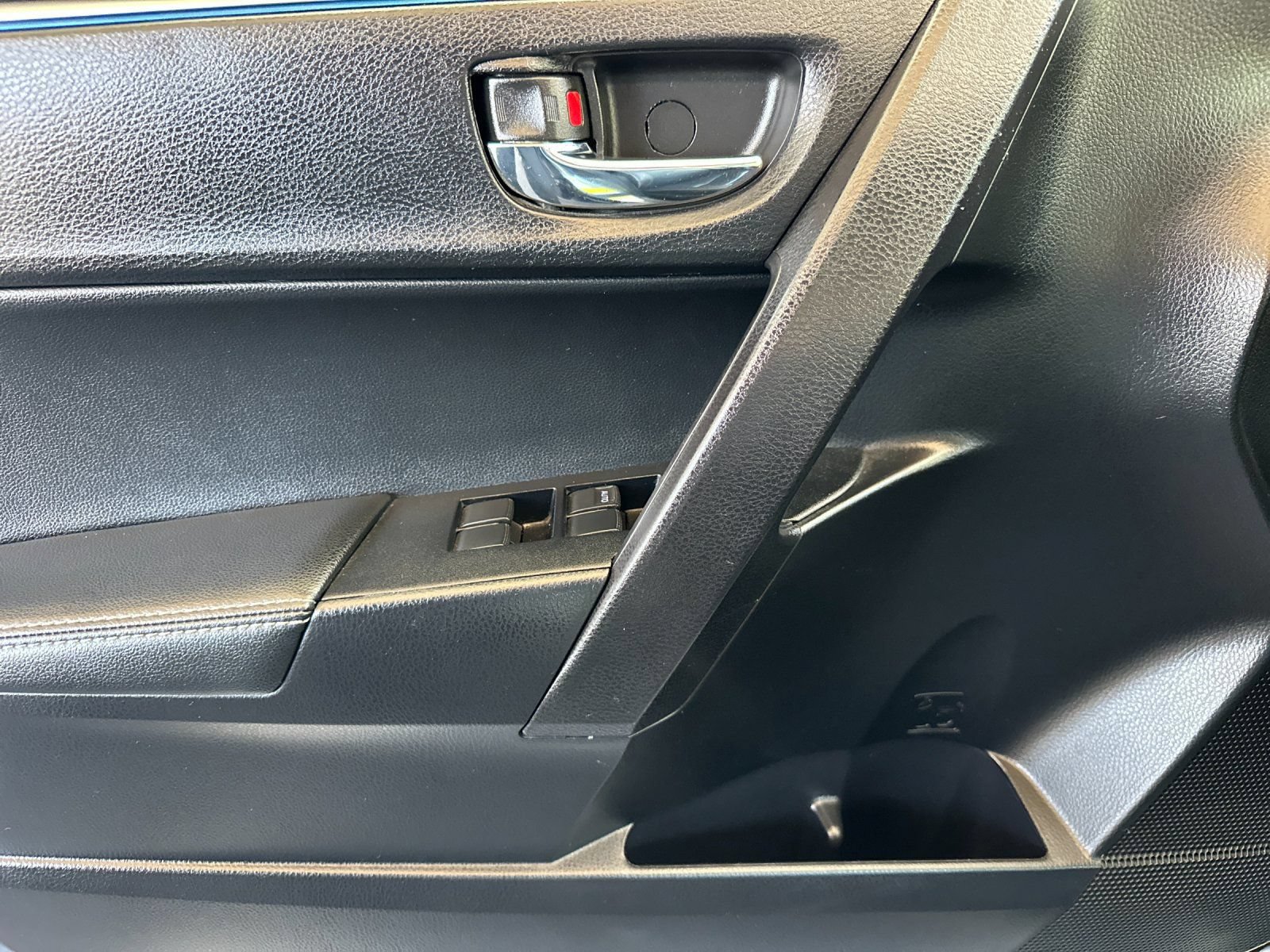 Used 2015 Toyota Corolla S Premium FWD image 11