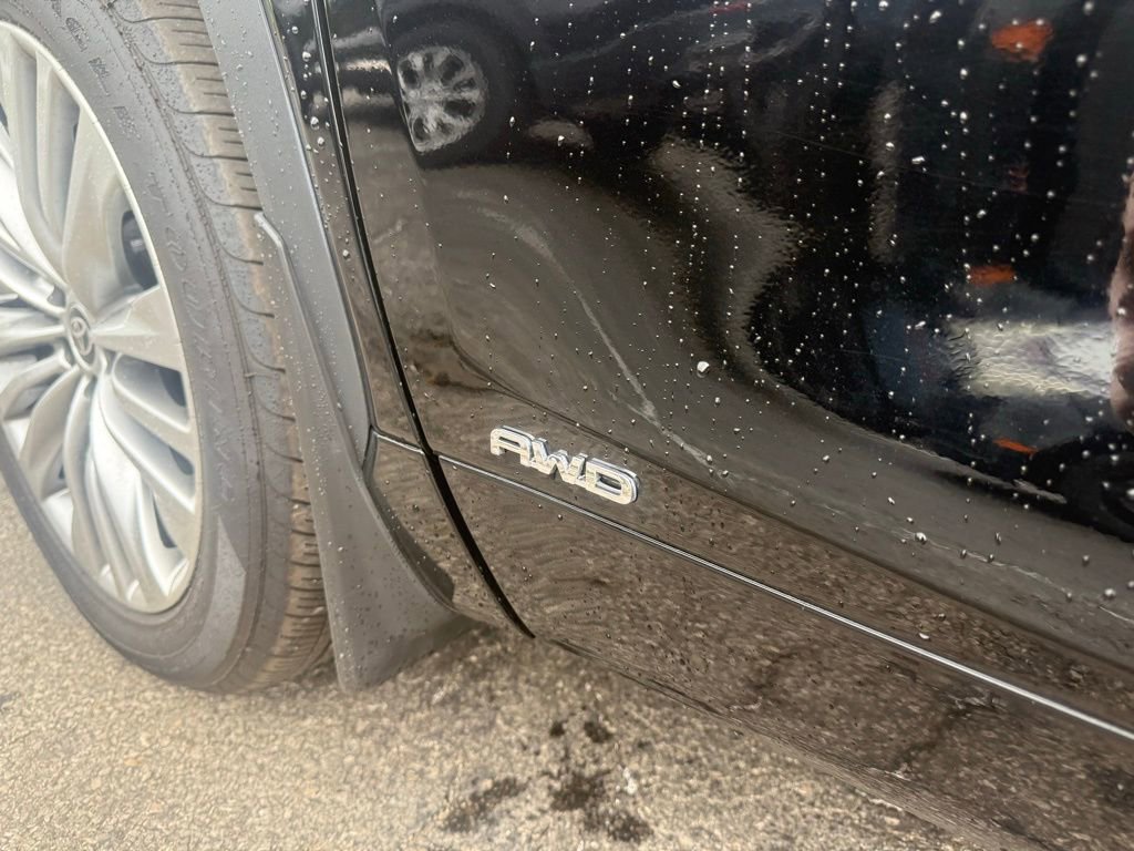 Used 2025 Toyota Highlander Platinum AWD/4WD image 10