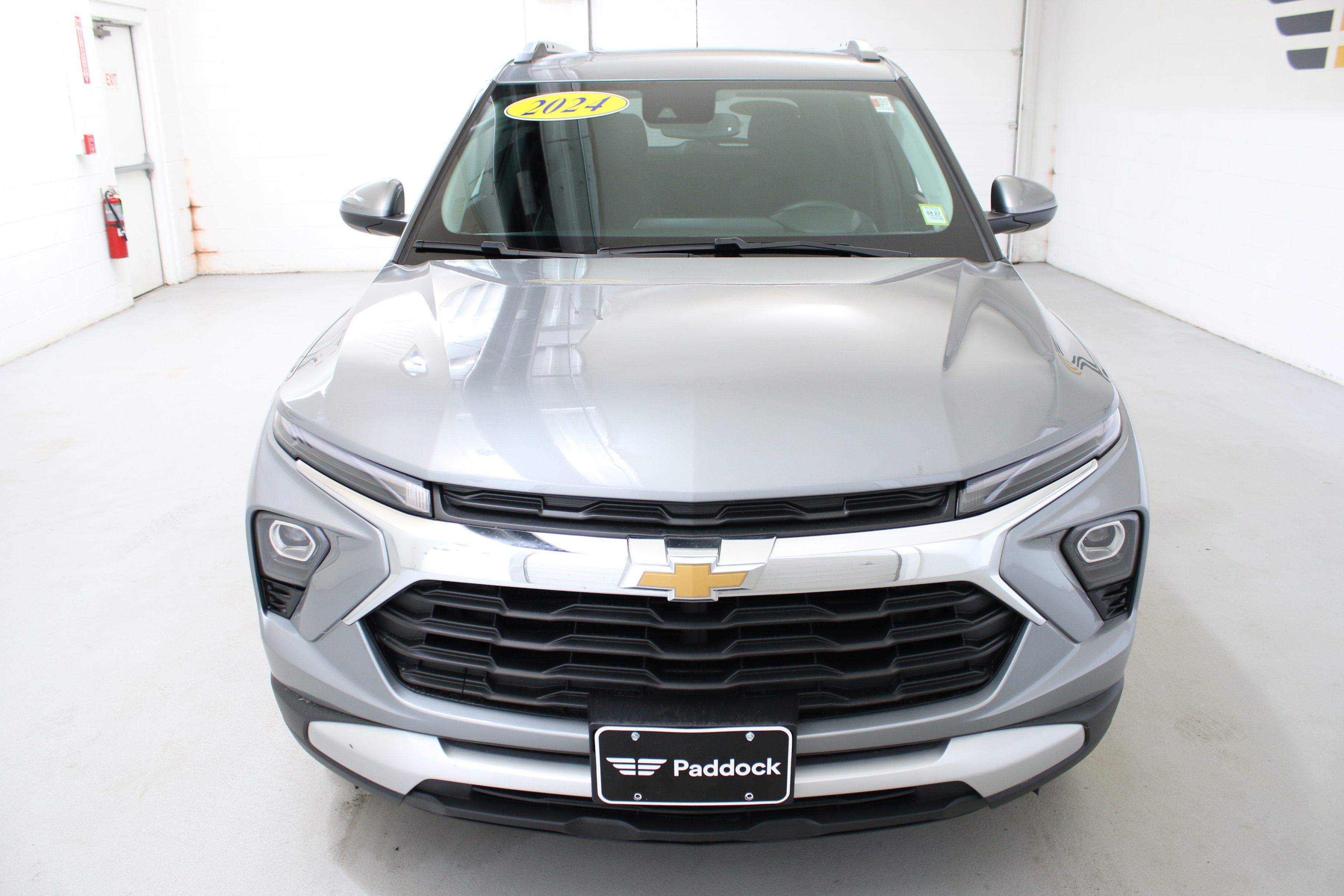 Used 2024 Chevrolet TrailBlazer LT w/ Convenience Package AWD/4WD image 2