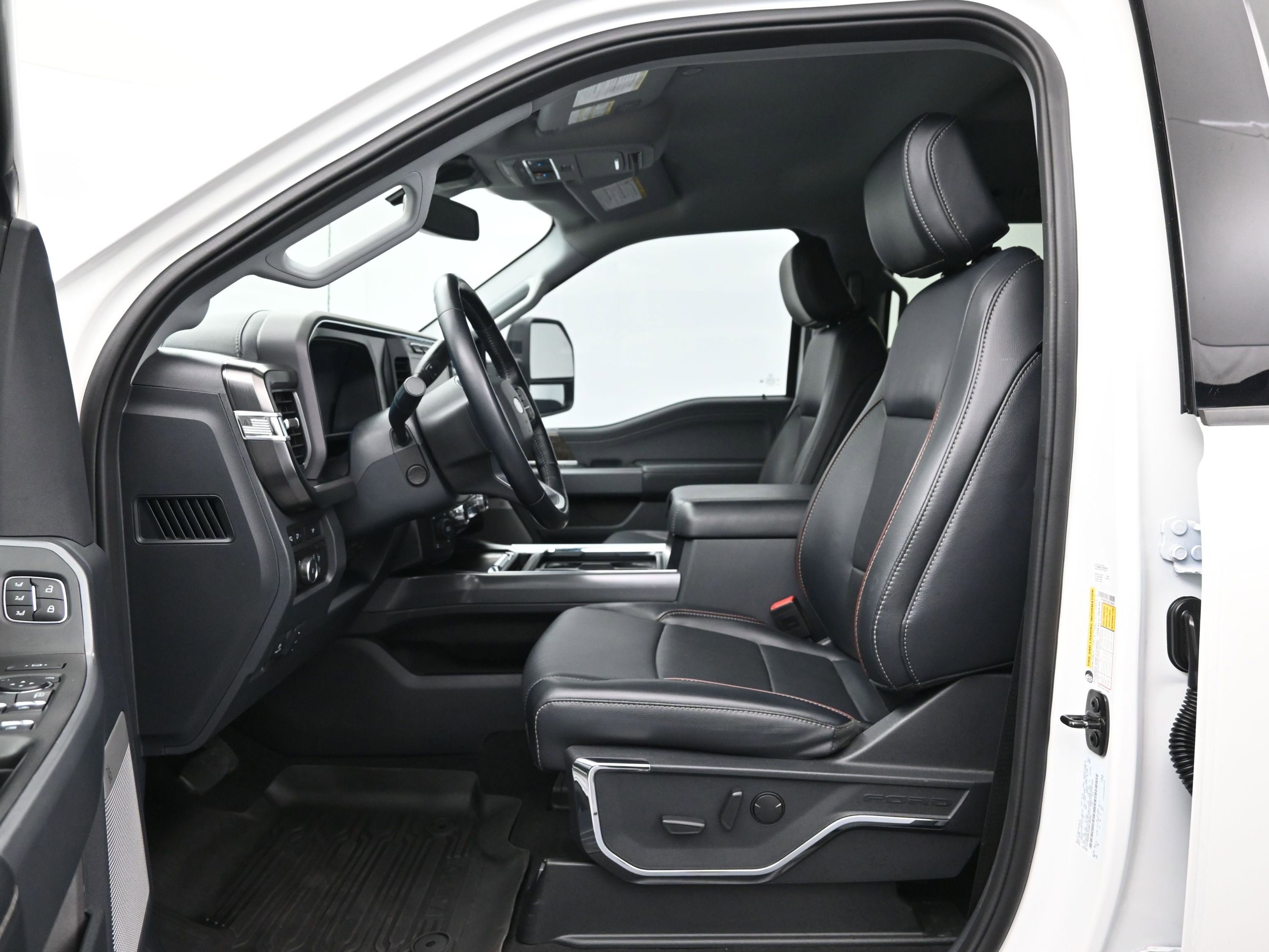 Used 2024 Ford F250 Lariat w/ Sport Appearance Package image 9