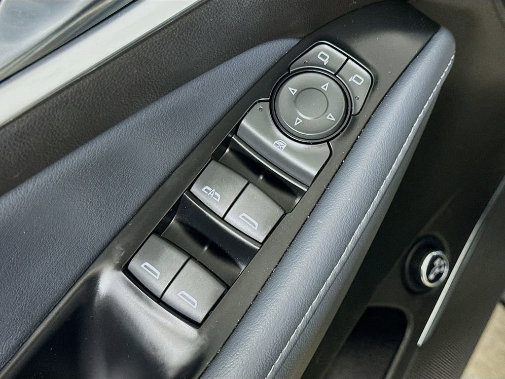 Used 2023 Buick Enclave Essence image 21