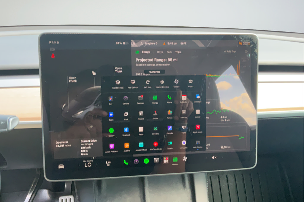 Used 2025 Tesla Model Y Performance AWD/4WD image 37