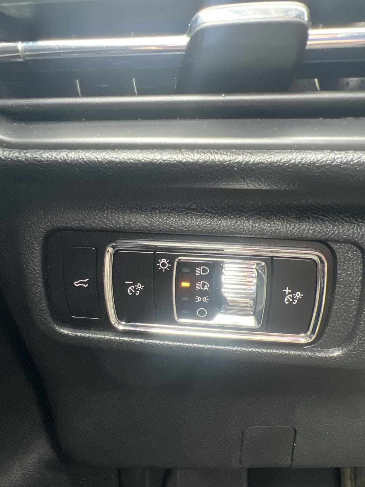 Used 2023 Lincoln Corsair AWD w/ Equipment Group 101A image 10