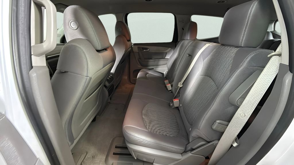 Used 2016 Chevrolet Traverse LT image 25