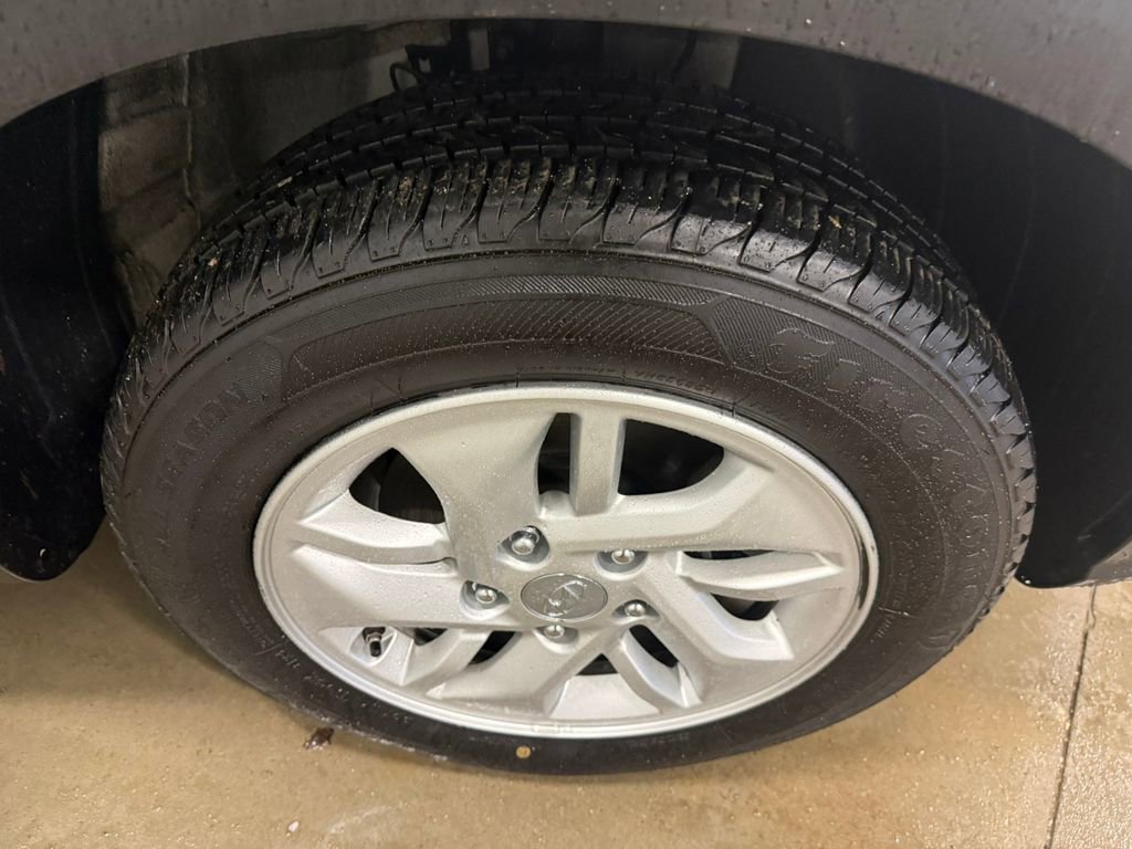 Certified 2022 Hyundai Venue SE w/ Cargo Package FWD image 16