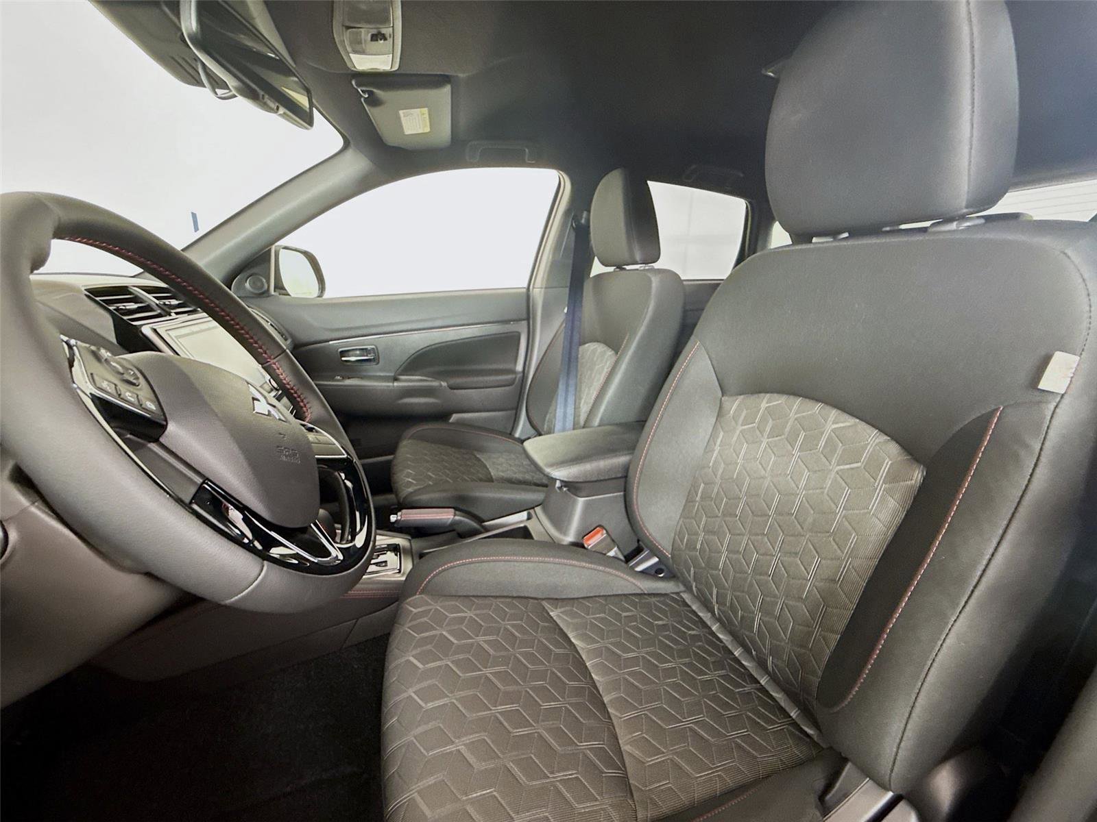 Used 2025 Mitsubishi Outlander Sport AWD image 18