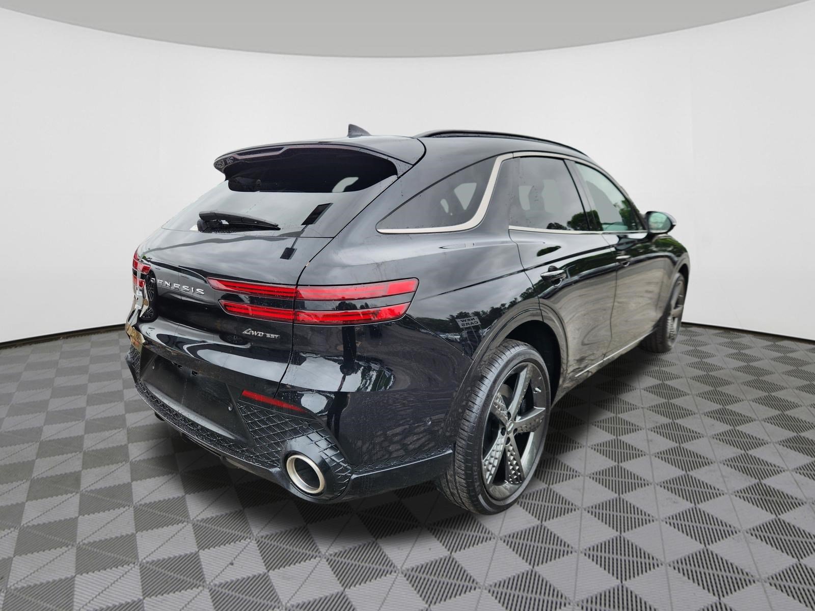 Used 2025 Genesis GV70 3.5T Sport w/ Sport Advanced Package AWD/4WD image 4