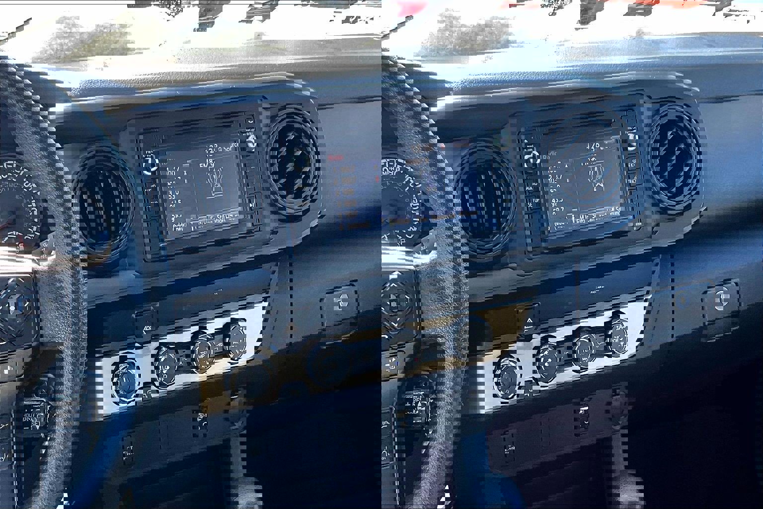 Used 2019 Toyota Tacoma SR w/ SR Convenience Package image 6