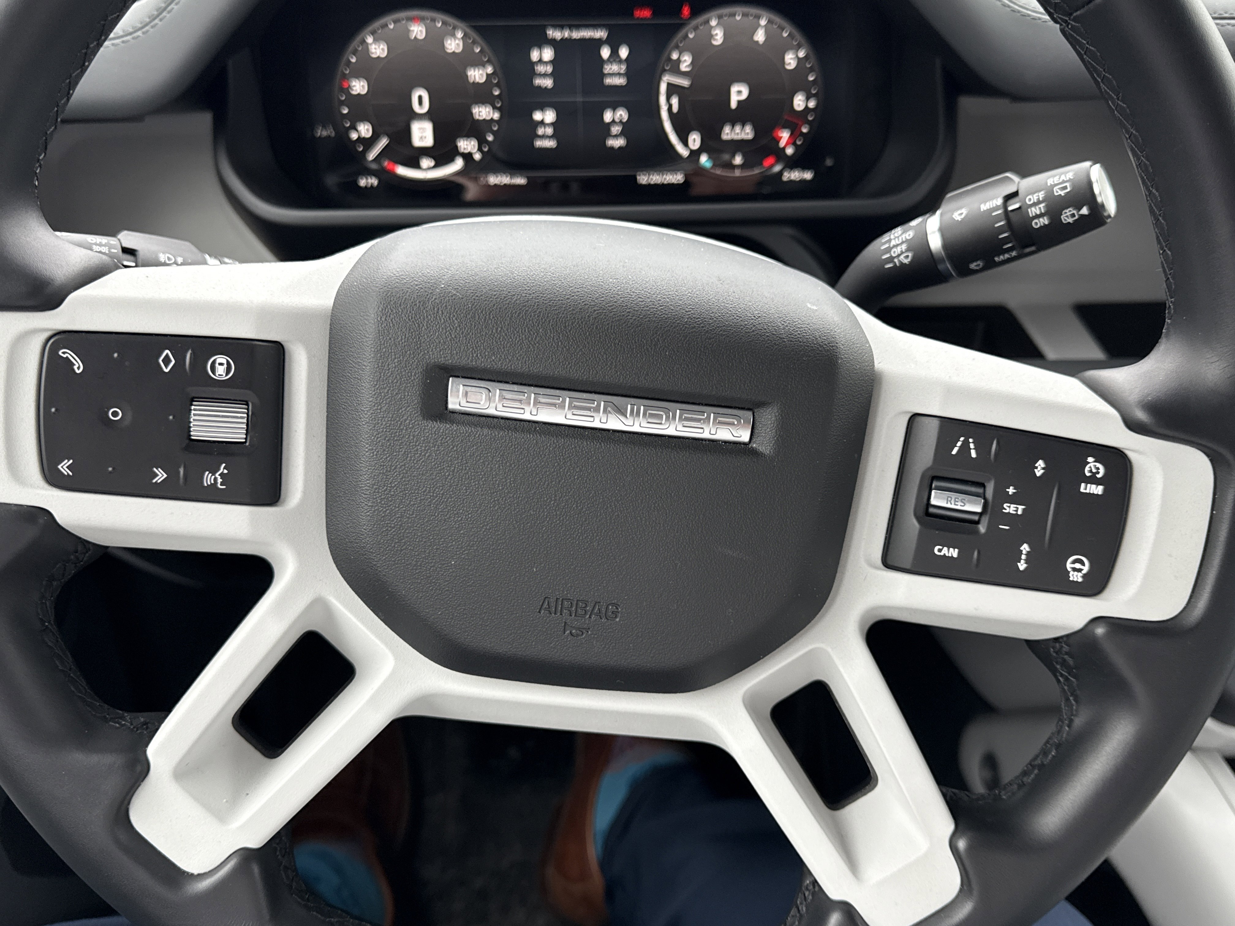 New 2025 Land Rover Defender 110 S image 13