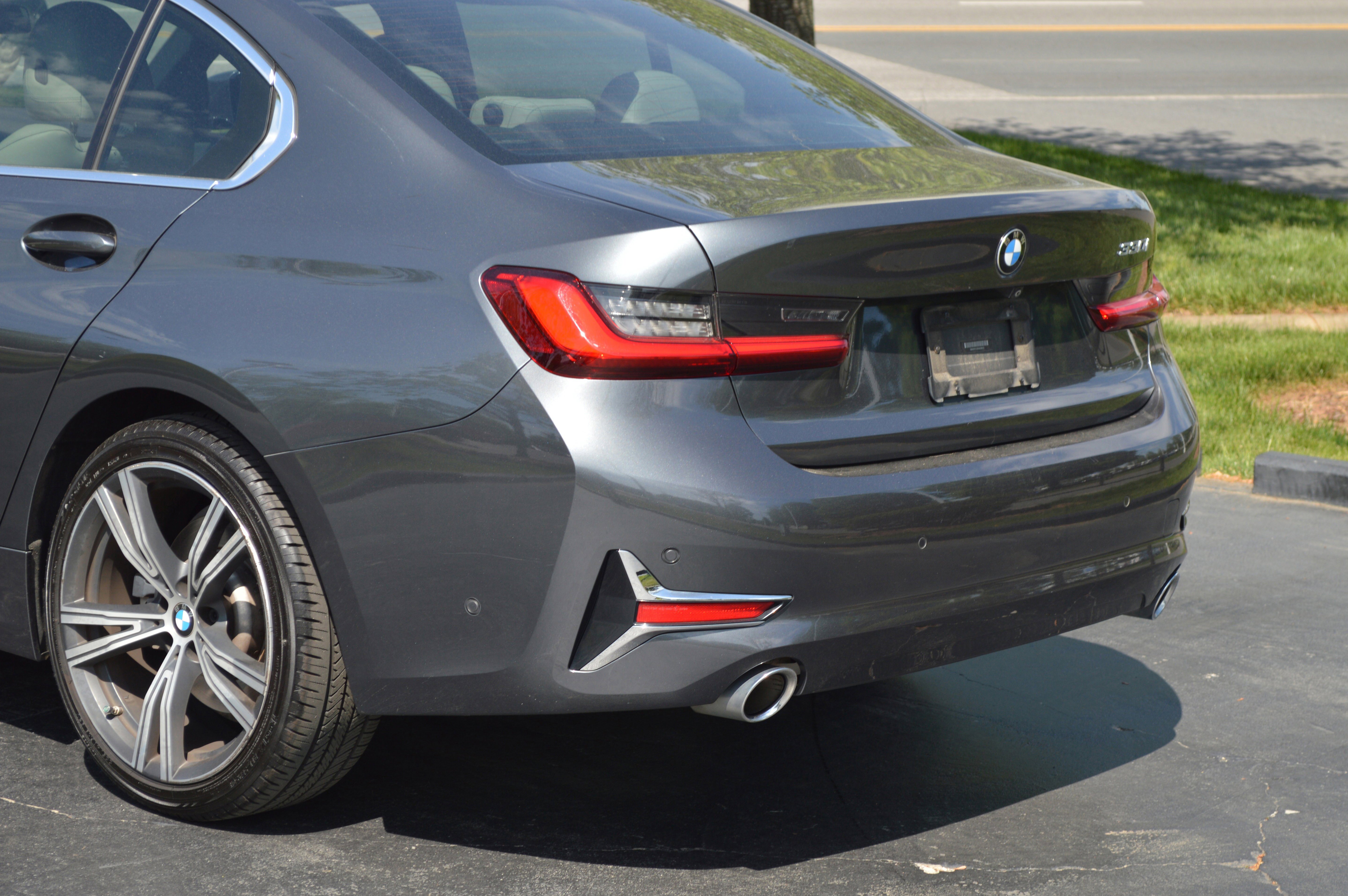 Used 2019 BMW 330i Sedan w/ Premium Package image 3